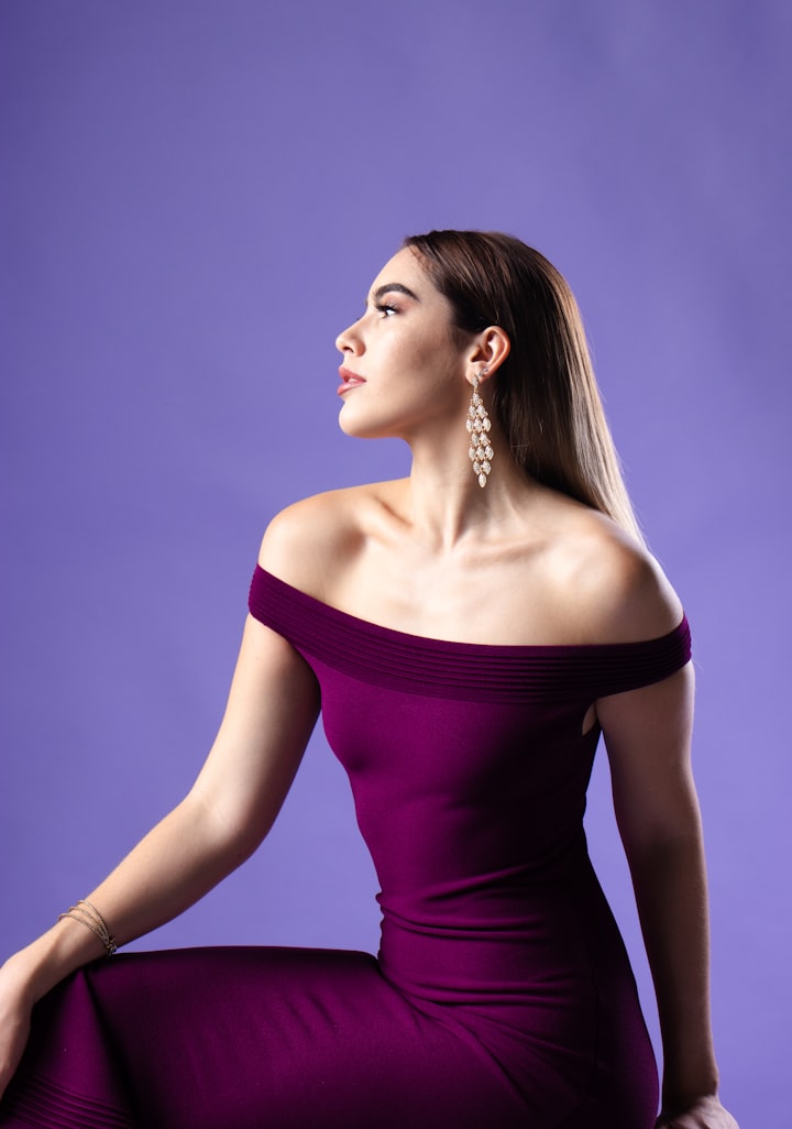 Elegante Abendrobe mit fließendem Stoff